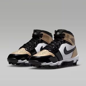 Jordan Youth Cleat in Metallic Gold and Black